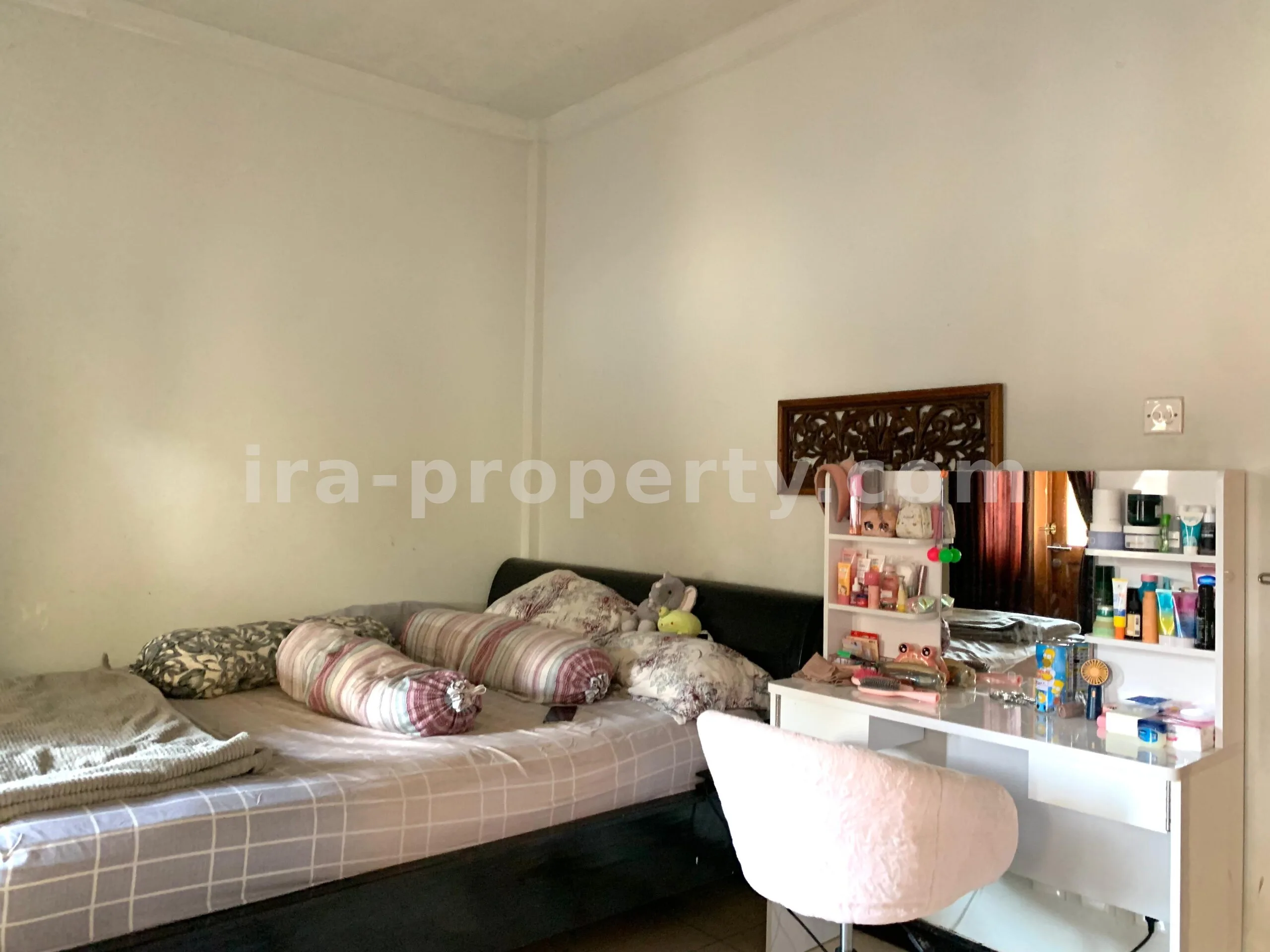 2-Story House in Meninting Regency