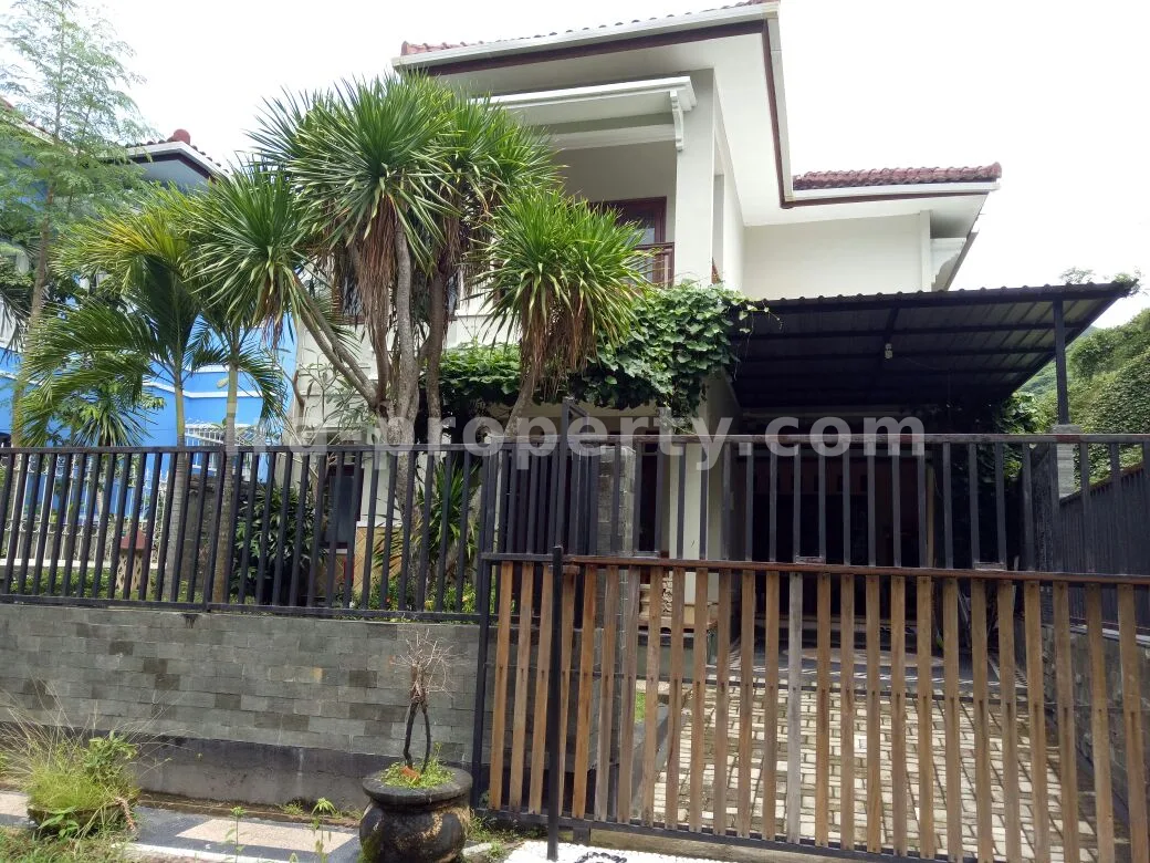 Charming Home for Sale in Senggigi Square