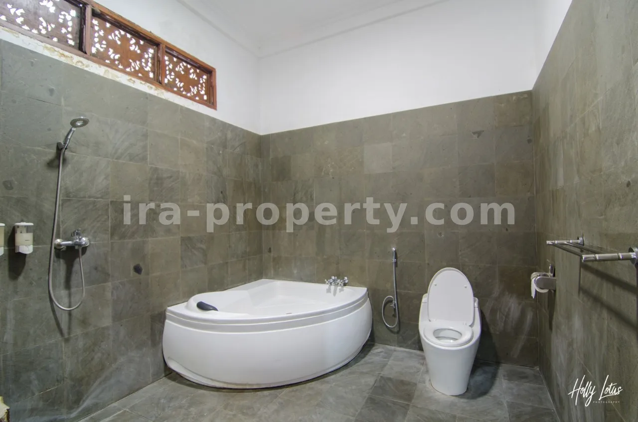 Spacious Villa on Montong Road Near Senggigi, Lombok