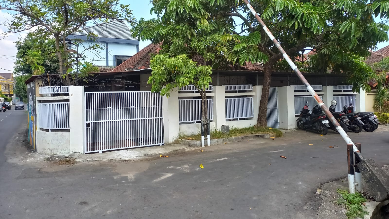 Strategic House Near SMPN 1 Mataram