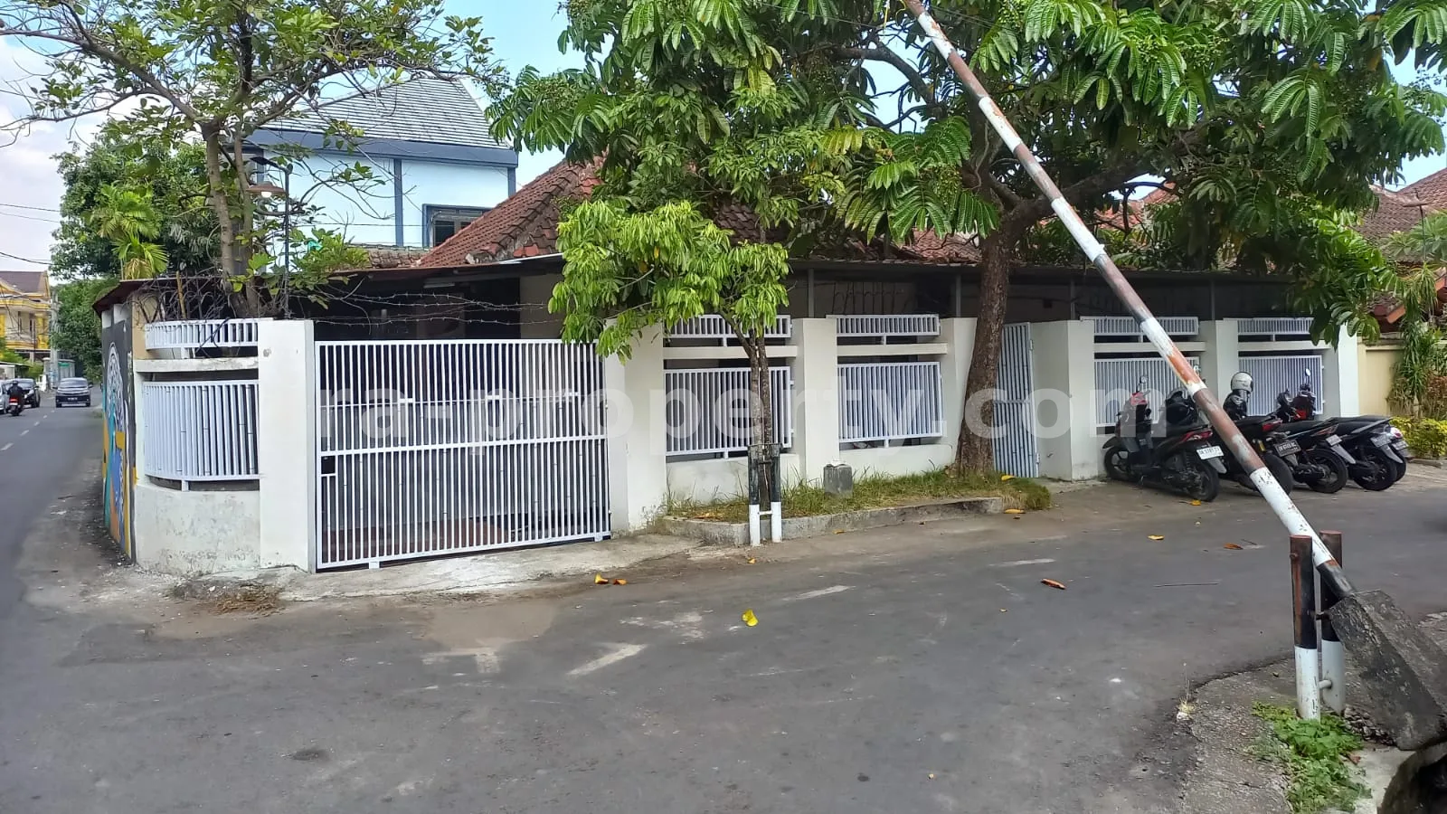 Strategic House Near SMPN 1 Mataram
