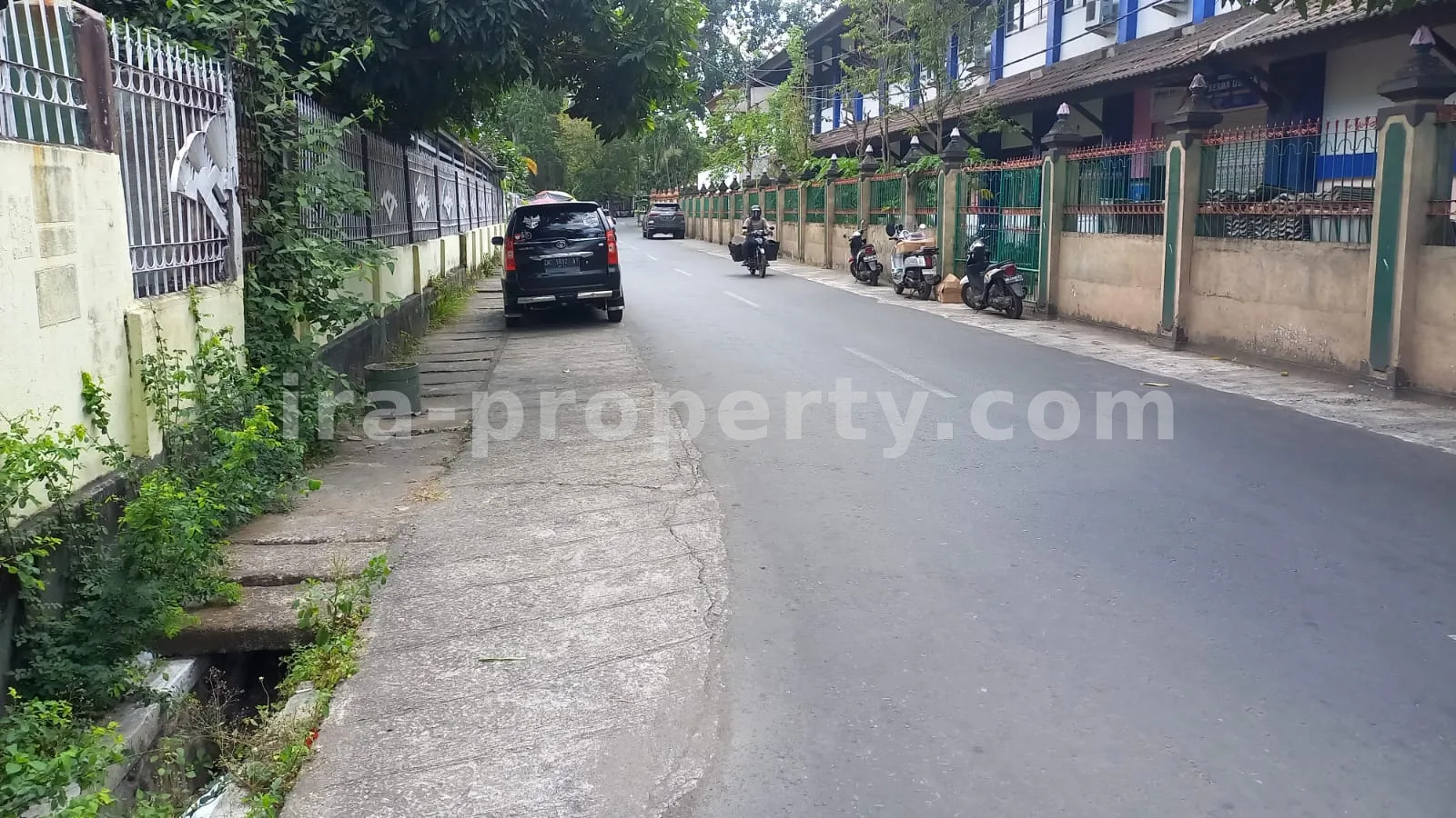 Strategic House Near SMPN 1 Mataram