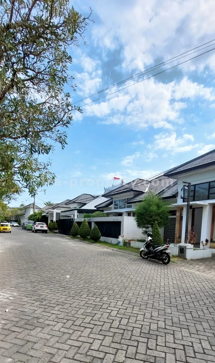 Modern Home for Sale in Elite Graha Majapahit Mataram