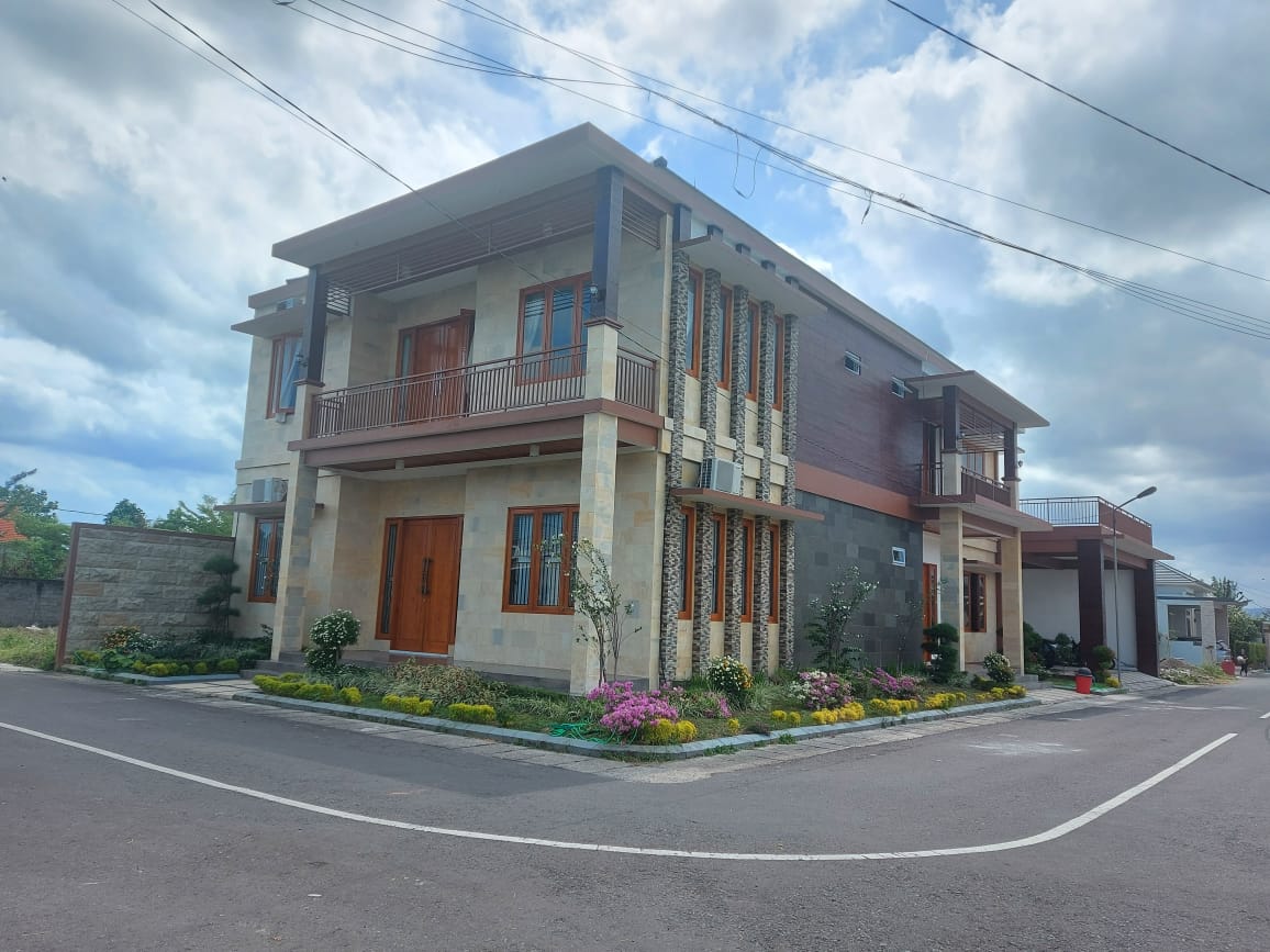 Luxury Home in Elite Pagutan Mataram Complex