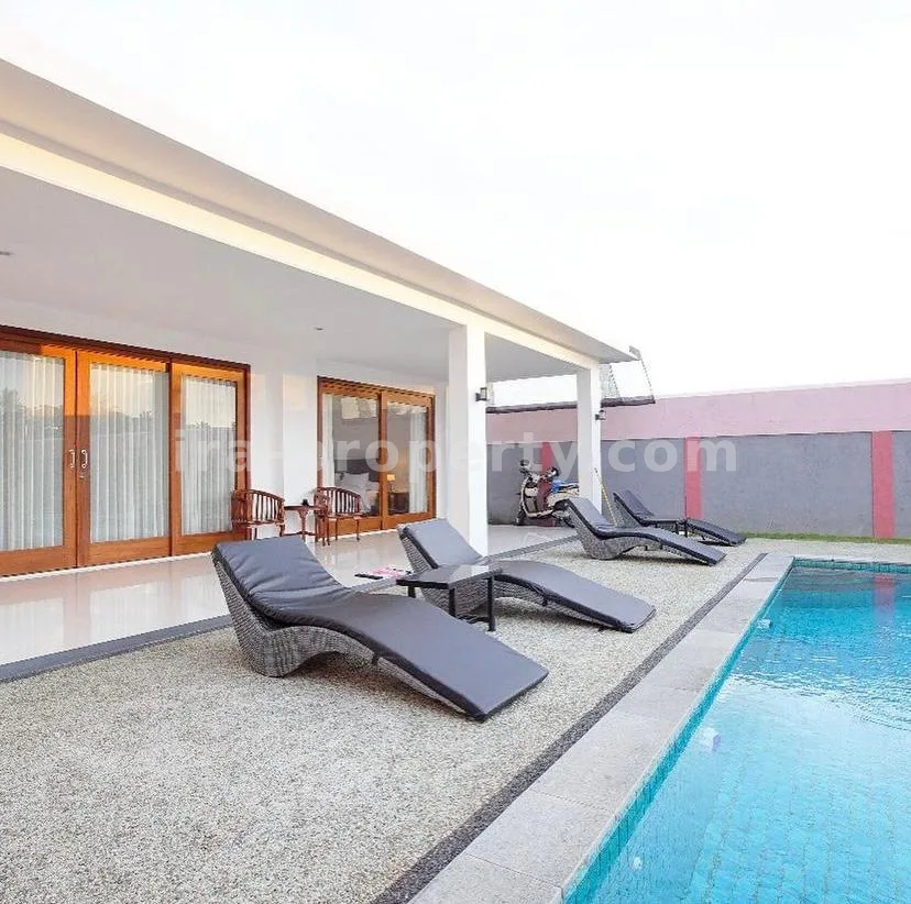 Beachside Villa for Sale in Montong – Batu Layar