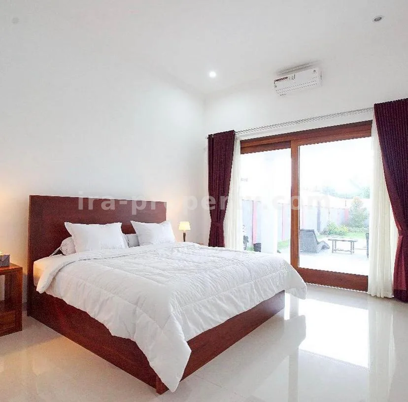 Beachside Villa for Sale in Montong – Batu Layar