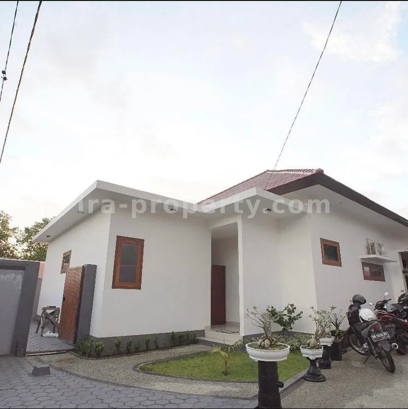 Beachside Villa for Sale in Montong – Batu Layar