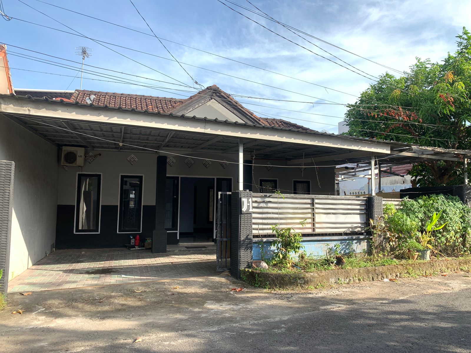 Spacious Family Home in Adisucipto Complex