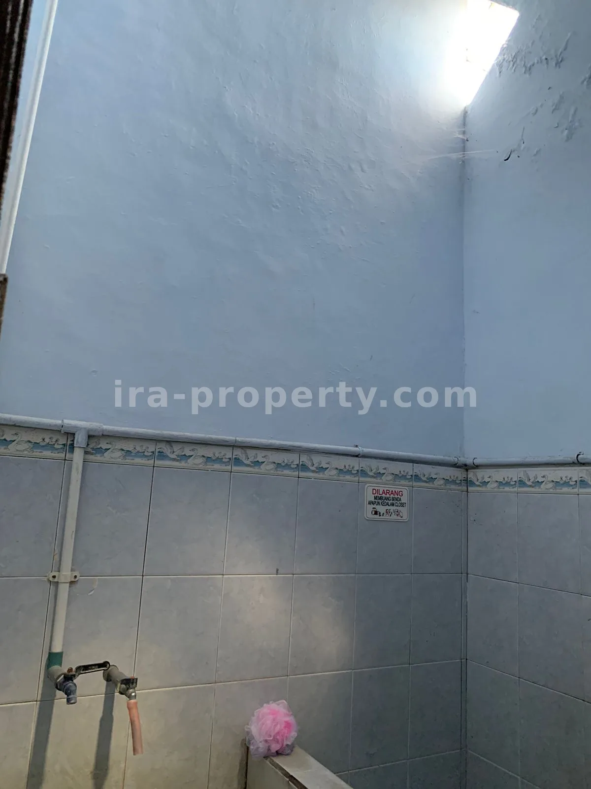 Spacious Family Home in Perumnas Complex