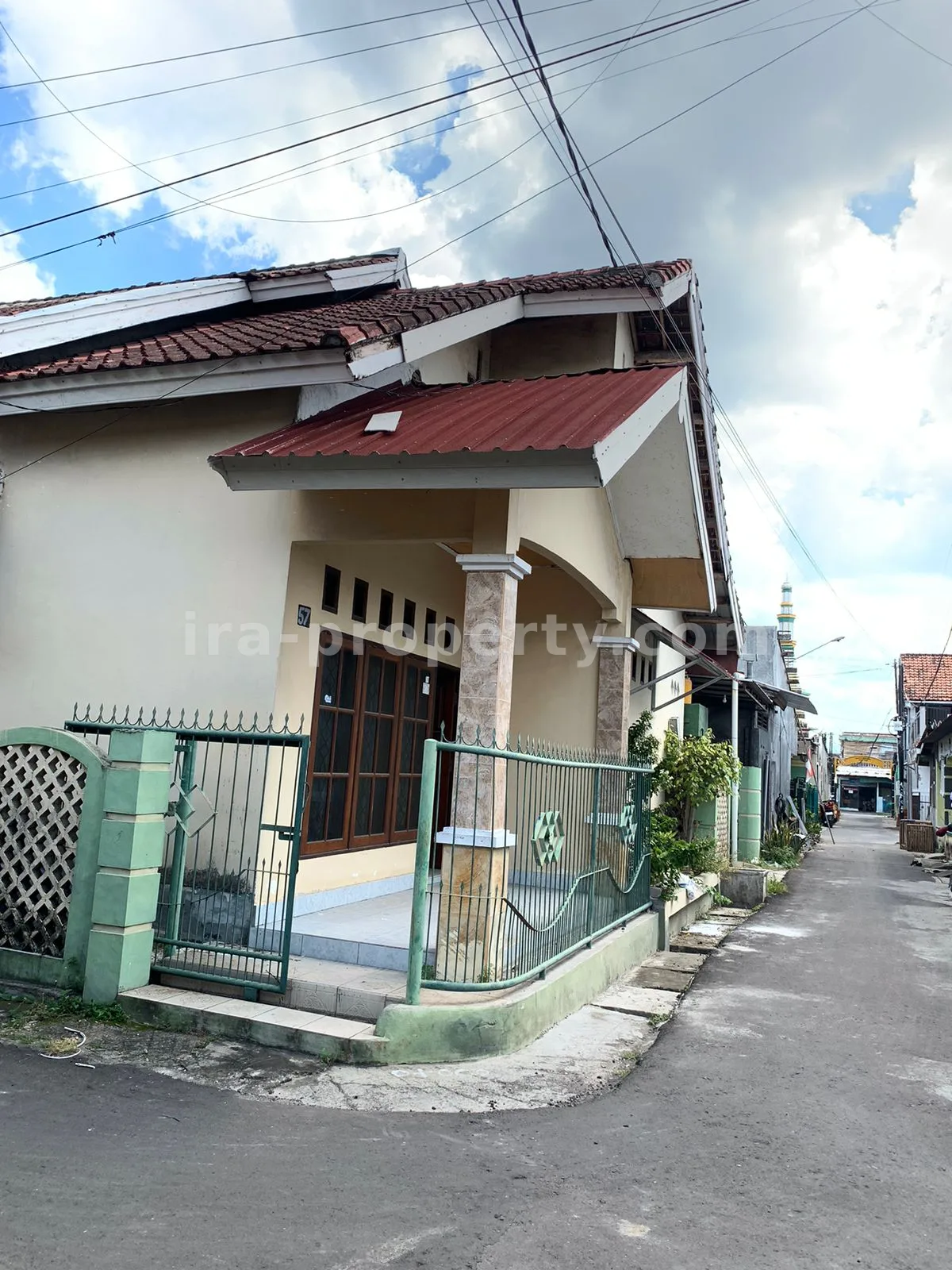 Spacious Family Home in Perumnas Complex