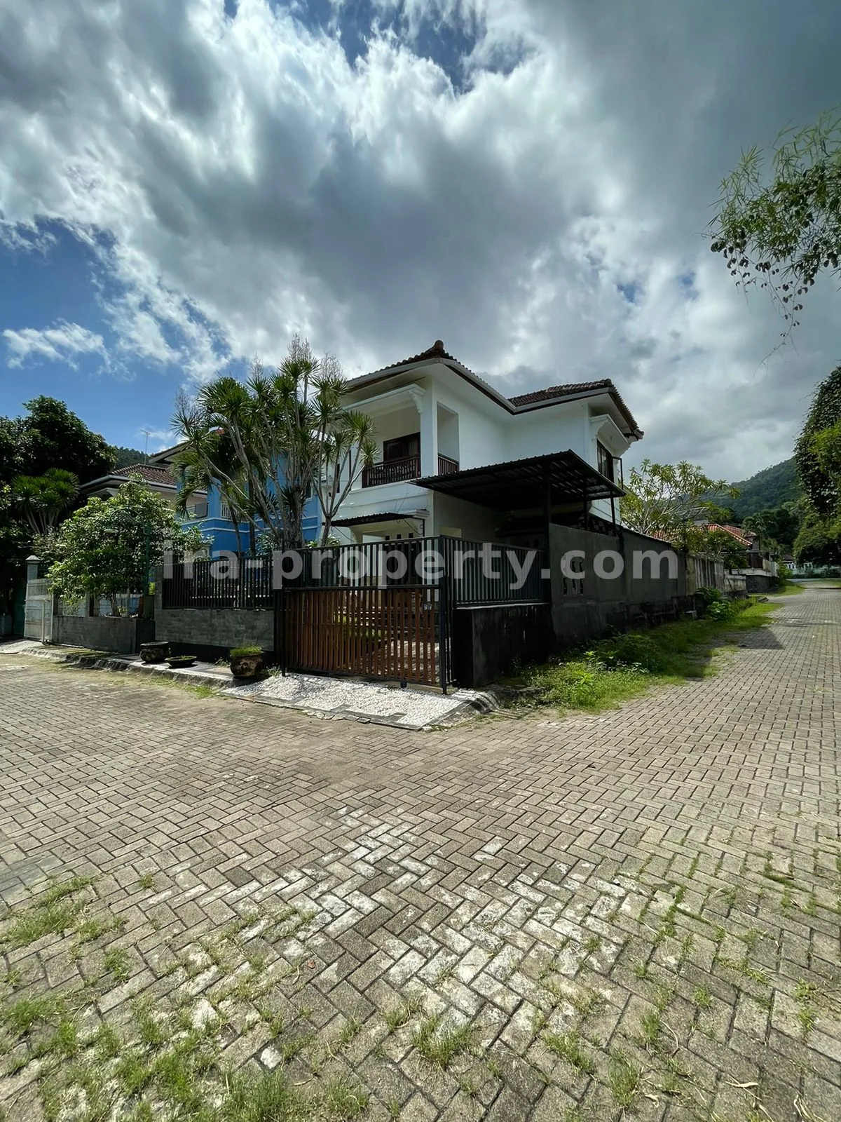 Charming Home for Sale in Senggigi Square