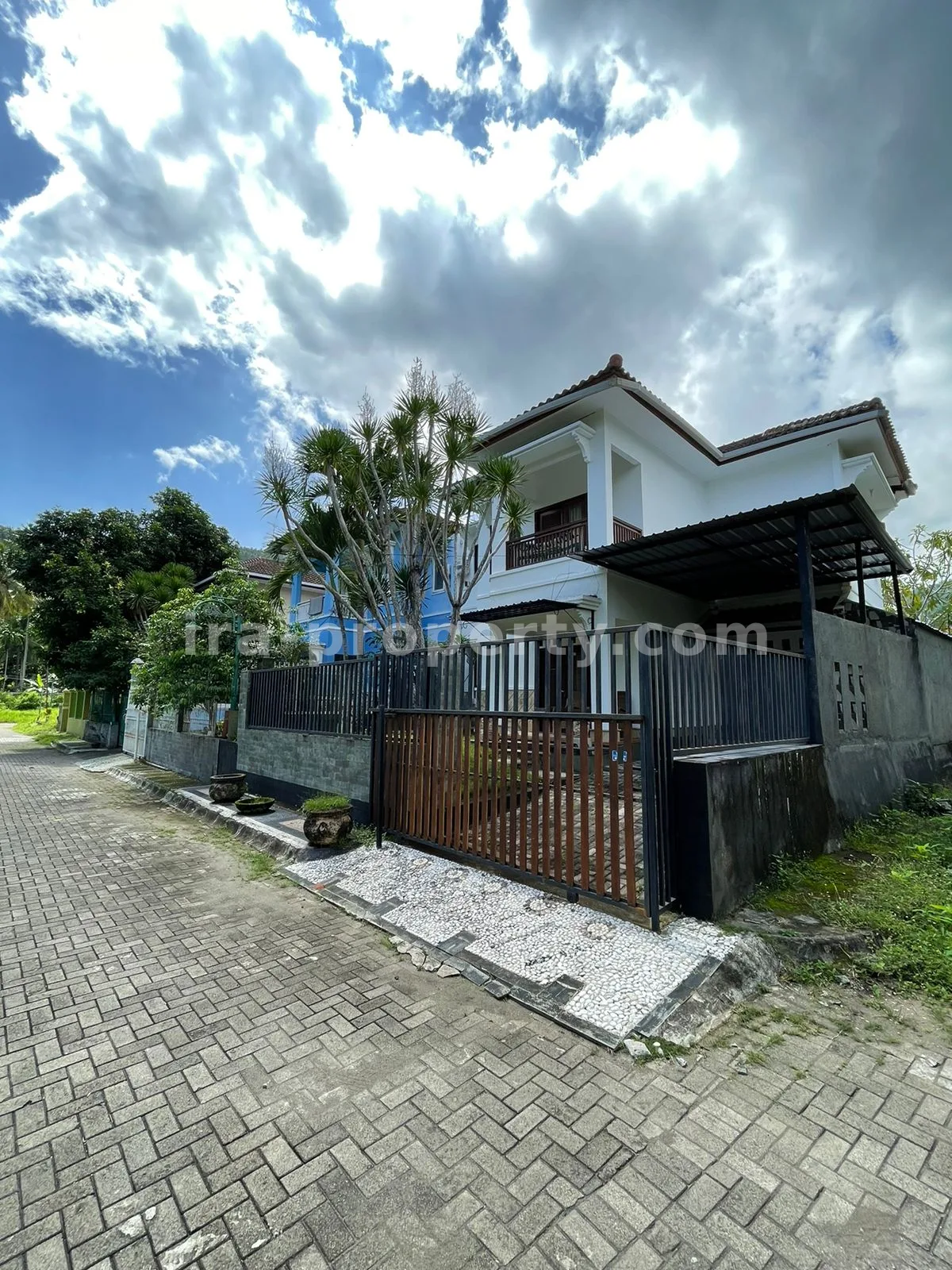 Charming Home for Sale in Senggigi Square