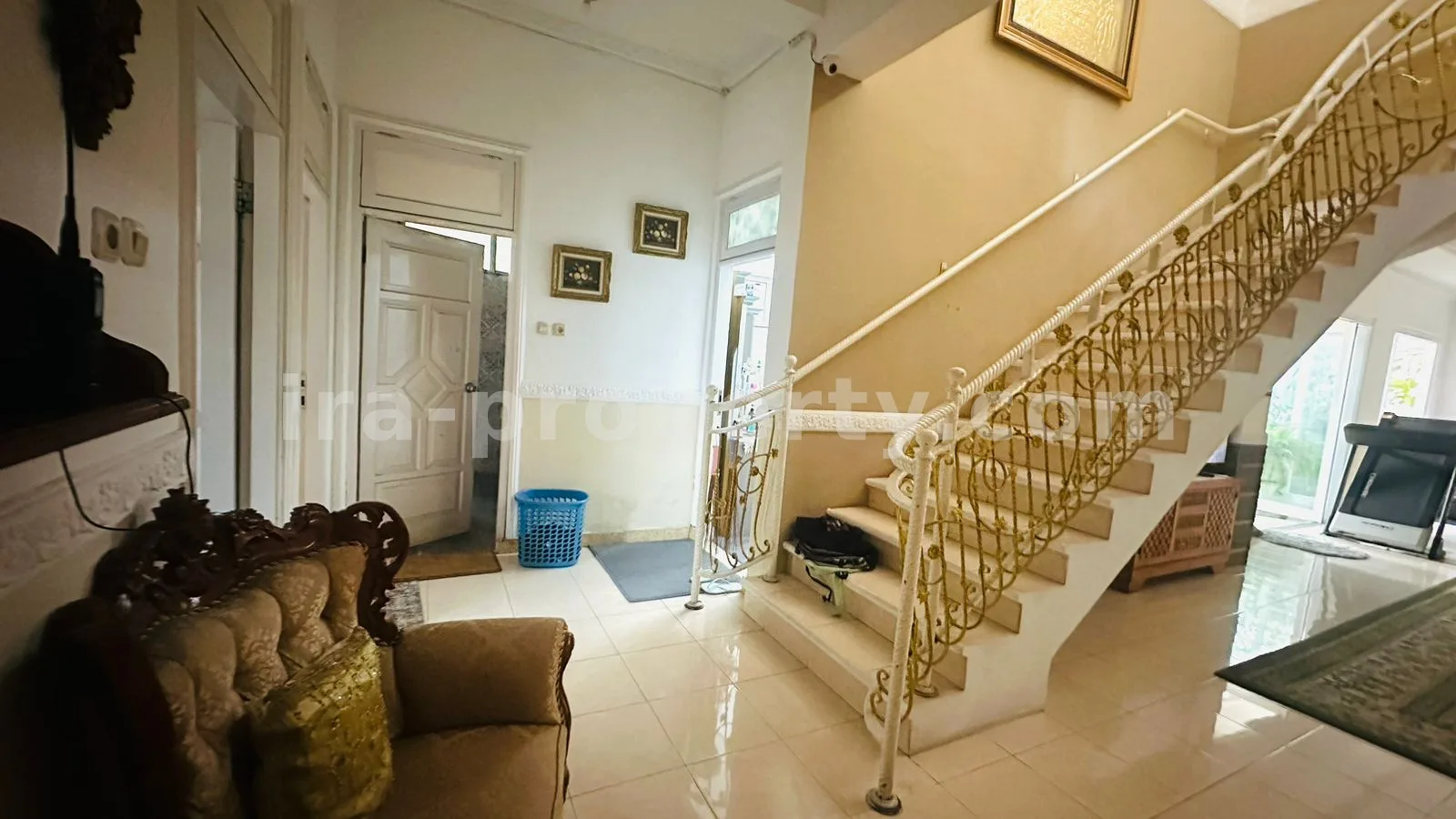 Luxurious House for Sale on the Main Road, Mataram