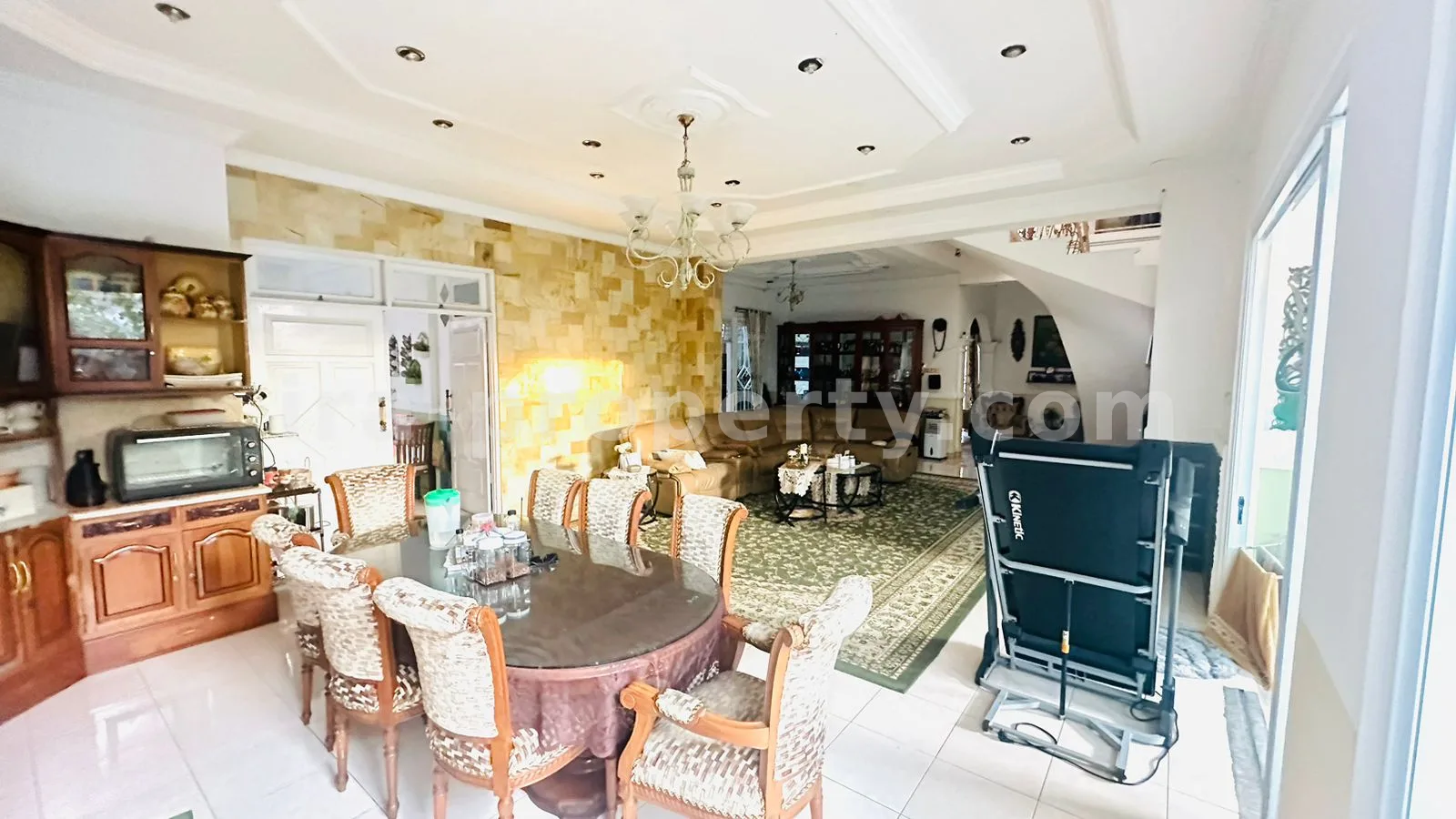 Luxurious House for Sale on the Main Road, Mataram