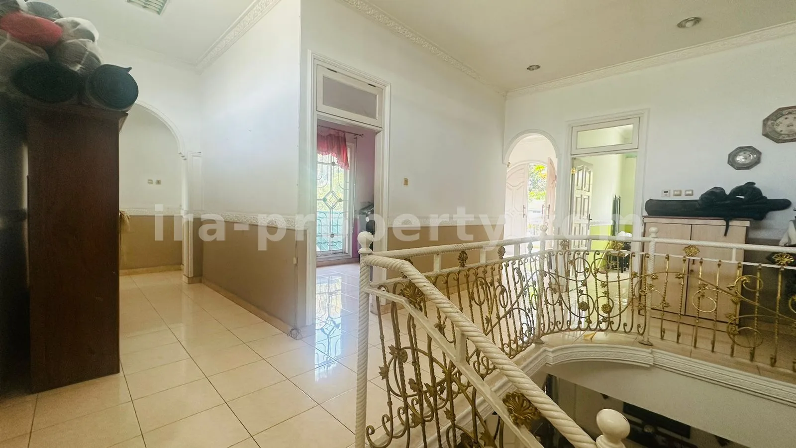 Luxurious House for Sale on the Main Road, Mataram