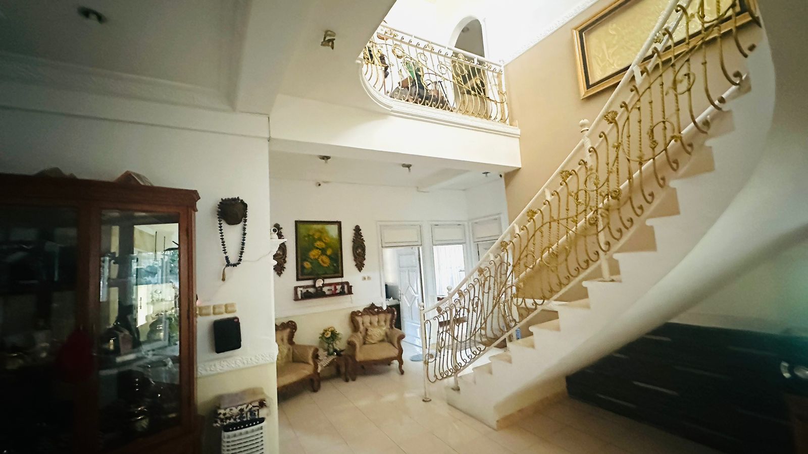 Luxurious House for Sale on the Main Road, Mataram