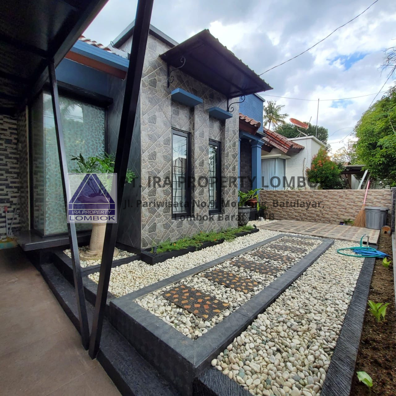 Modern Minimalist House in Meninting Regency