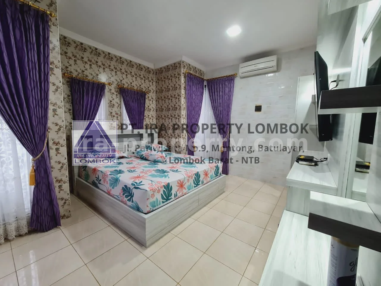 Modern Minimalist House in Meninting Regency