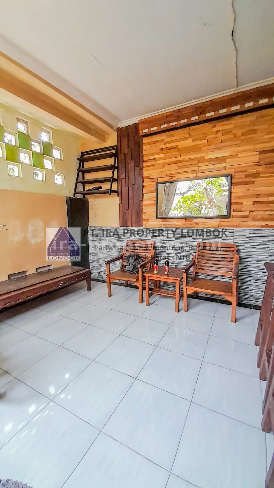 House and Boarding House Near Ampenan Police Station