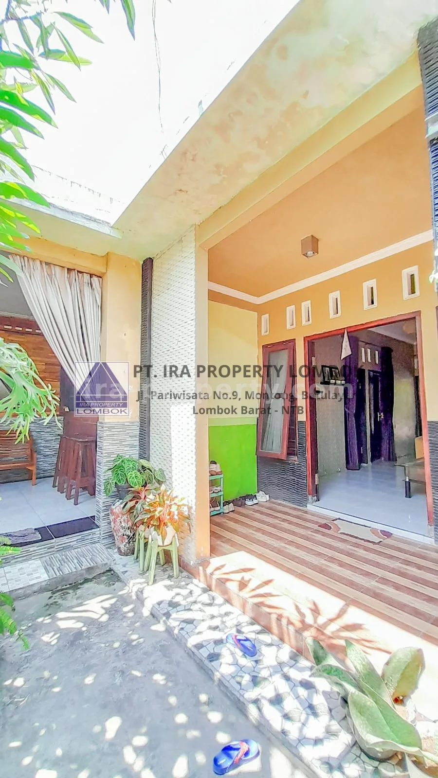 House and Boarding House Near Ampenan Police Station