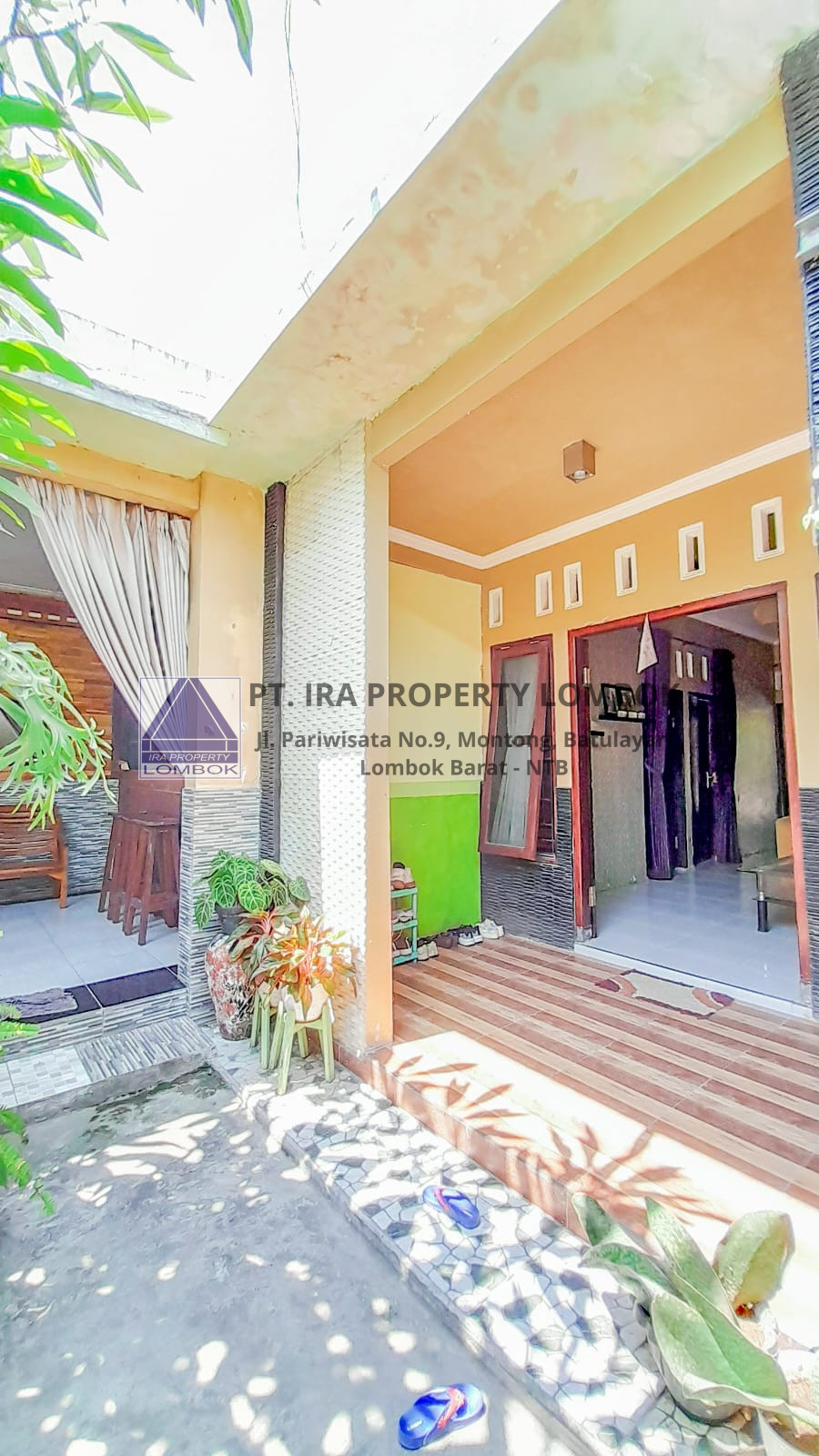 House and Boarding House Near Ampenan Police Station