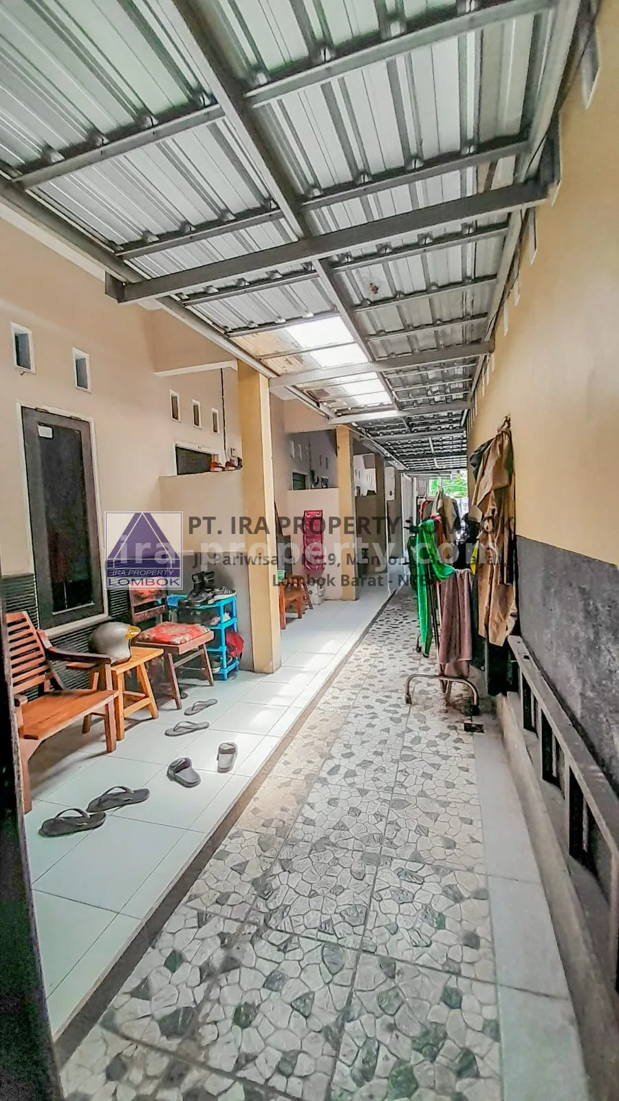 House and Boarding House Near Ampenan Police Station