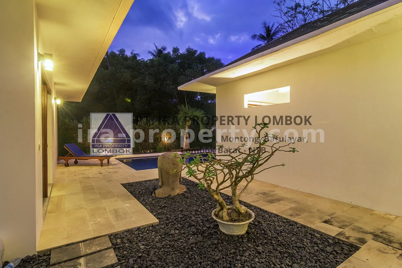 Exclusive Villa Near Setangi Beach Senggigi with Private Pool