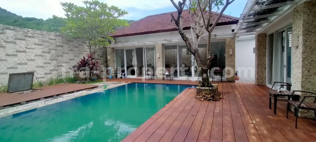 Villa with Private Pool in Central Senggigi, West Lombok