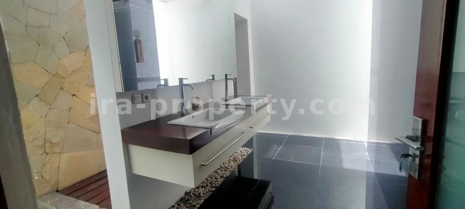 Villa with Private Pool in Central Senggigi, West Lombok