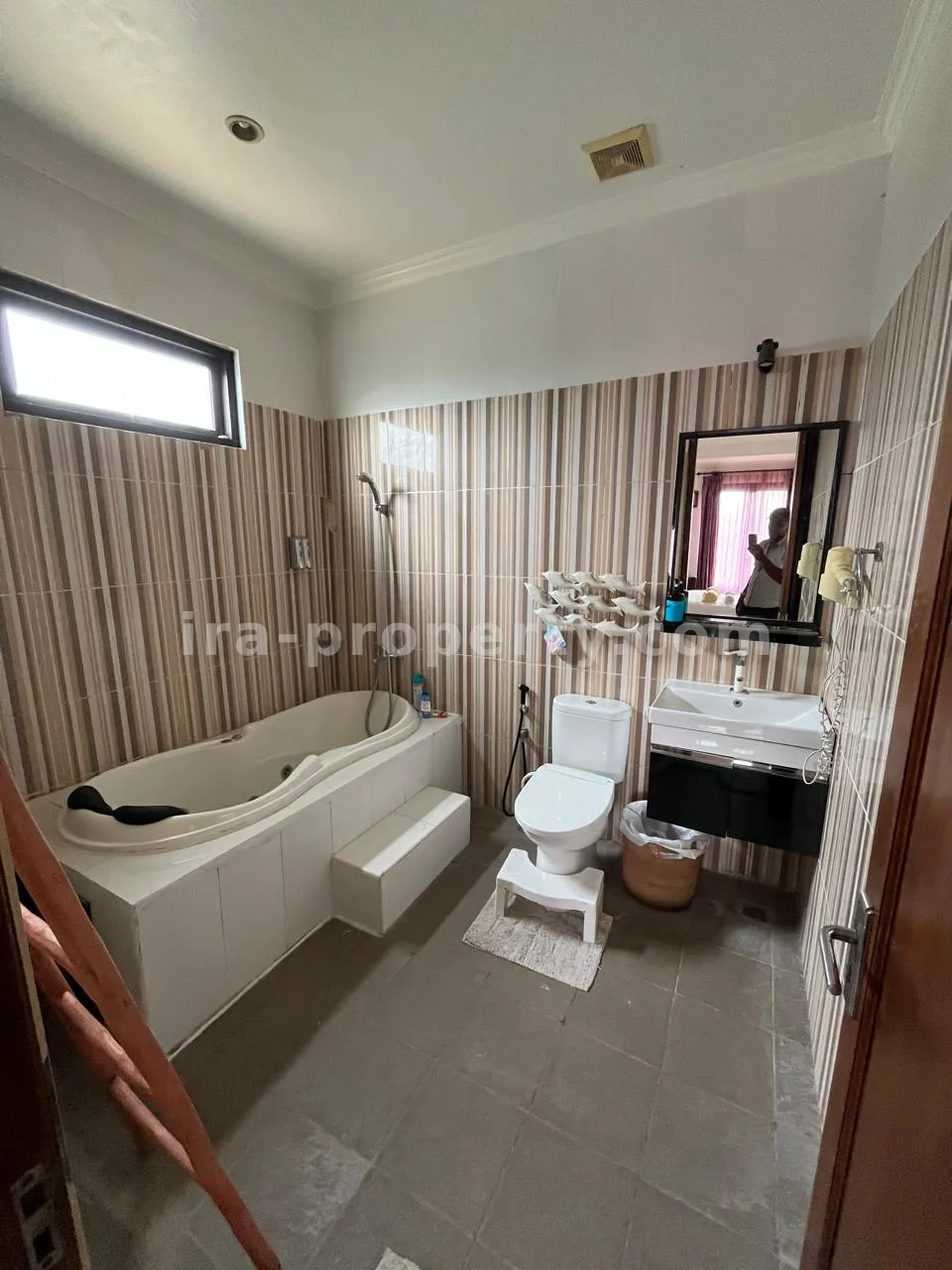 Villa for Sale in Central Senggigi, West Lombok