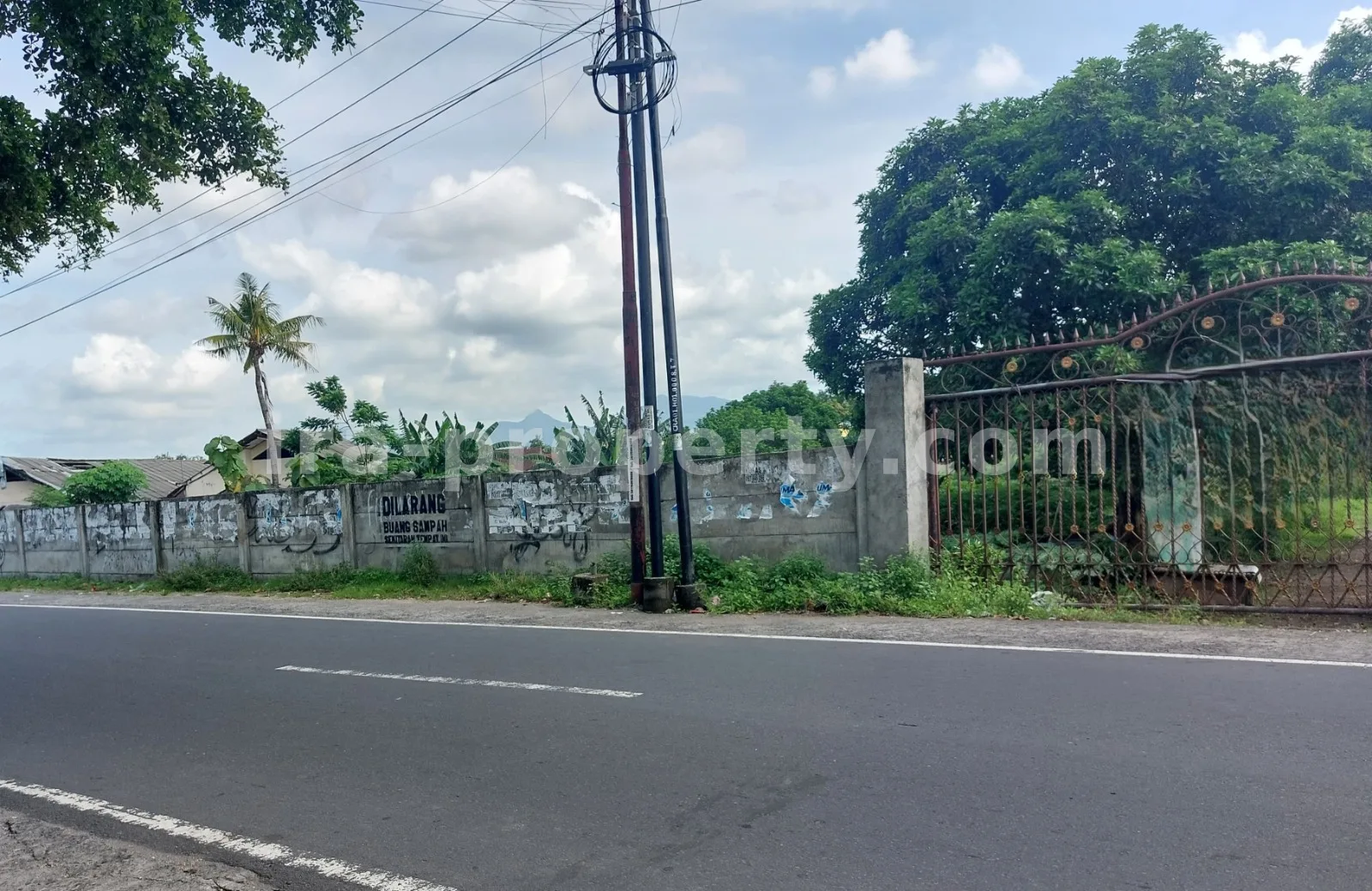 Land for Sale in Main Road Mataram