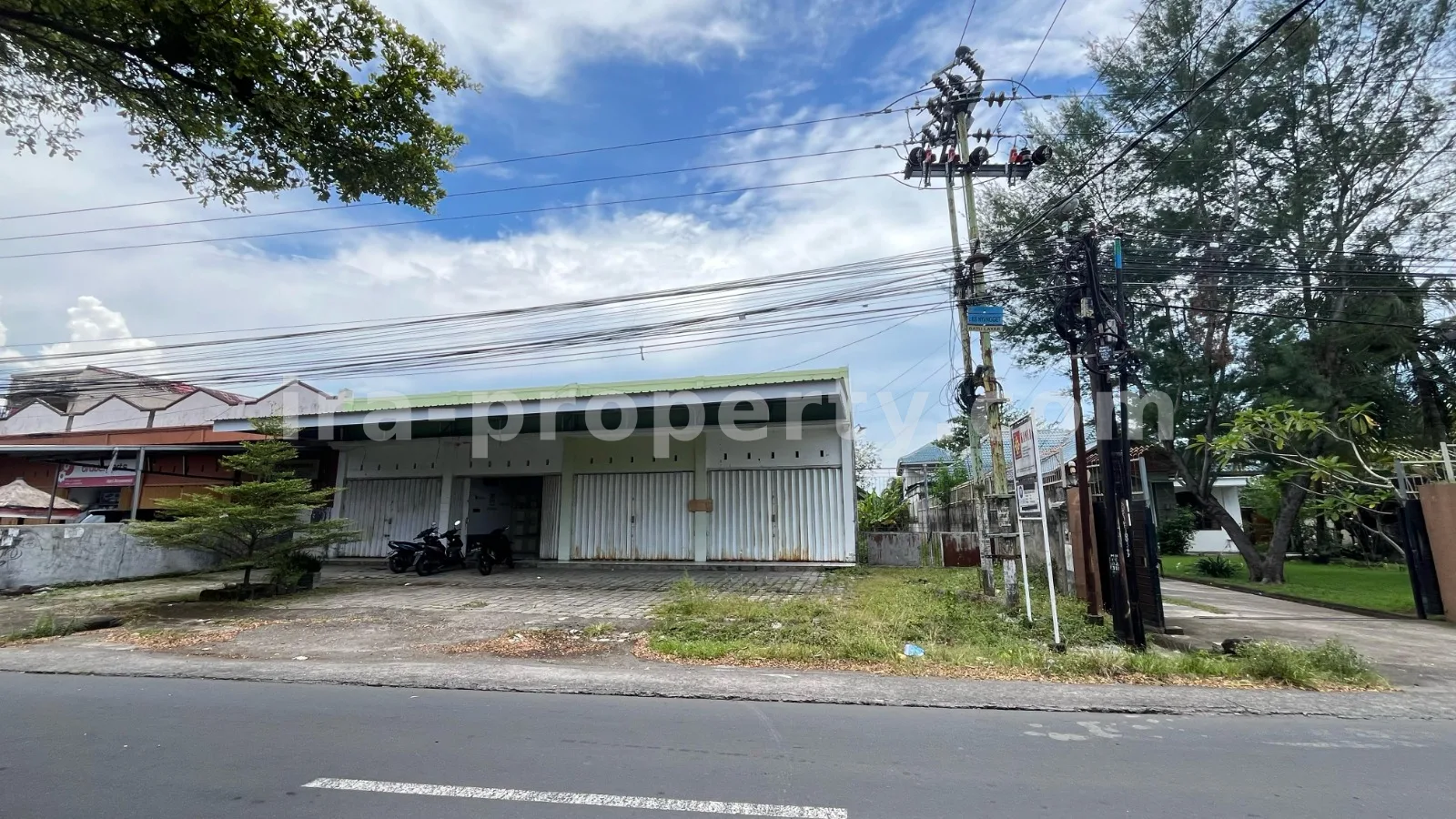Commercial Shophouse & Land on Montong Road, West Lombok
