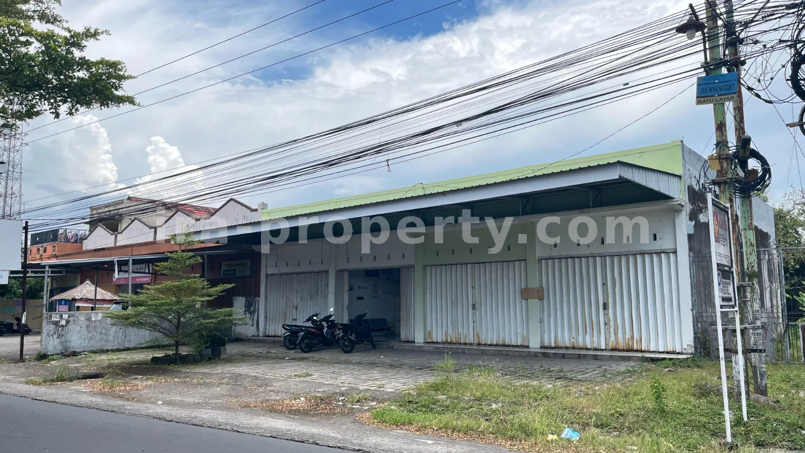 Commercial Shophouse & Land on Montong Road, West Lombok