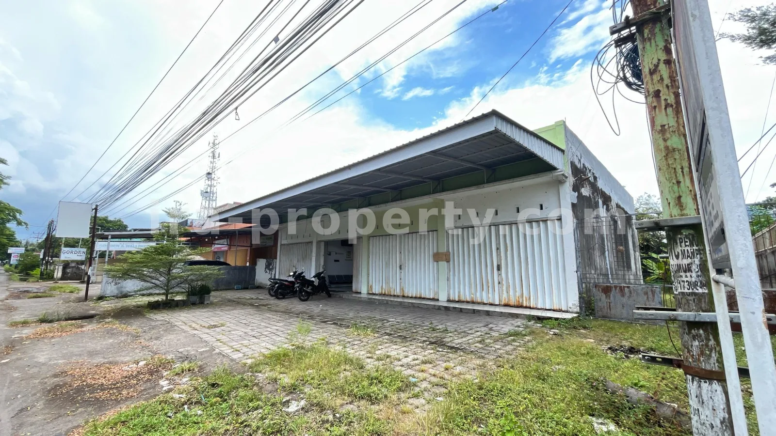 Commercial Shophouse & Land on Montong Road, West Lombok