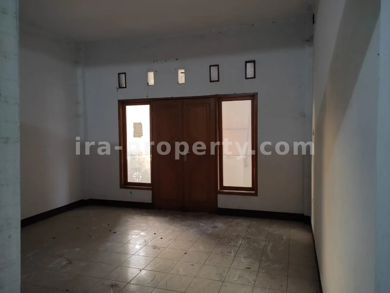 Commercial Shophouse for Sale in Adisucipto, Mataram