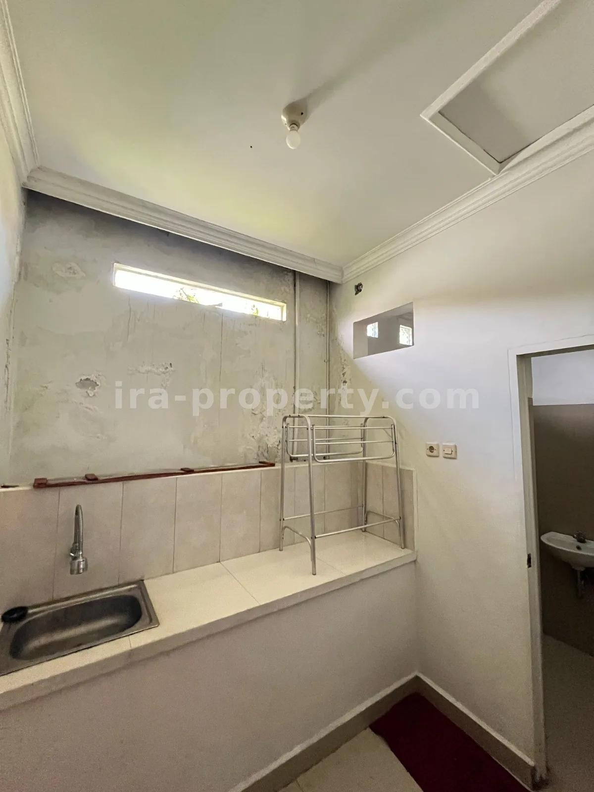 Homestay for Sale in Ampenan, Mataram – Ideal for Business