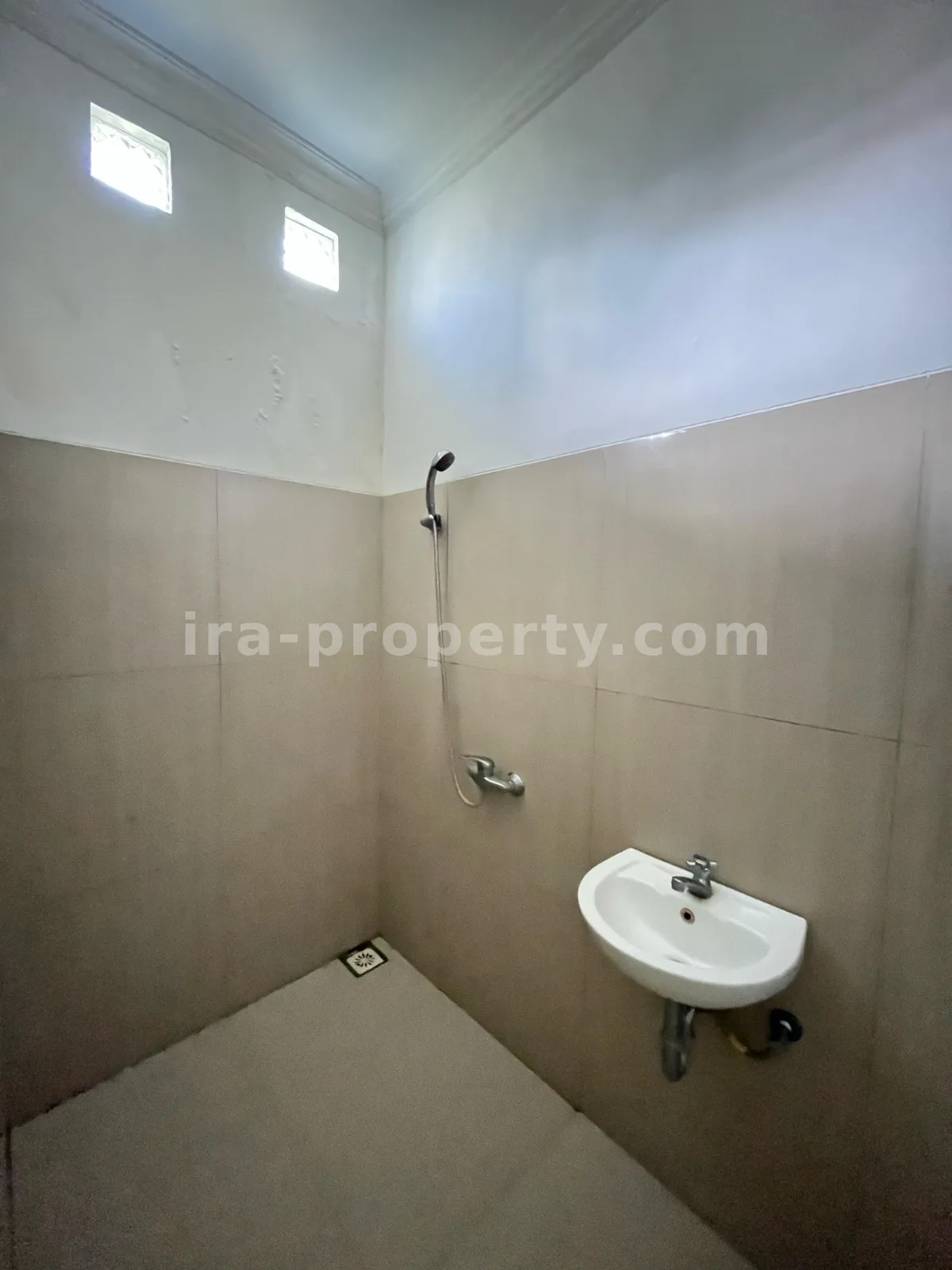 Homestay for Sale in Ampenan, Mataram – Ideal for Business