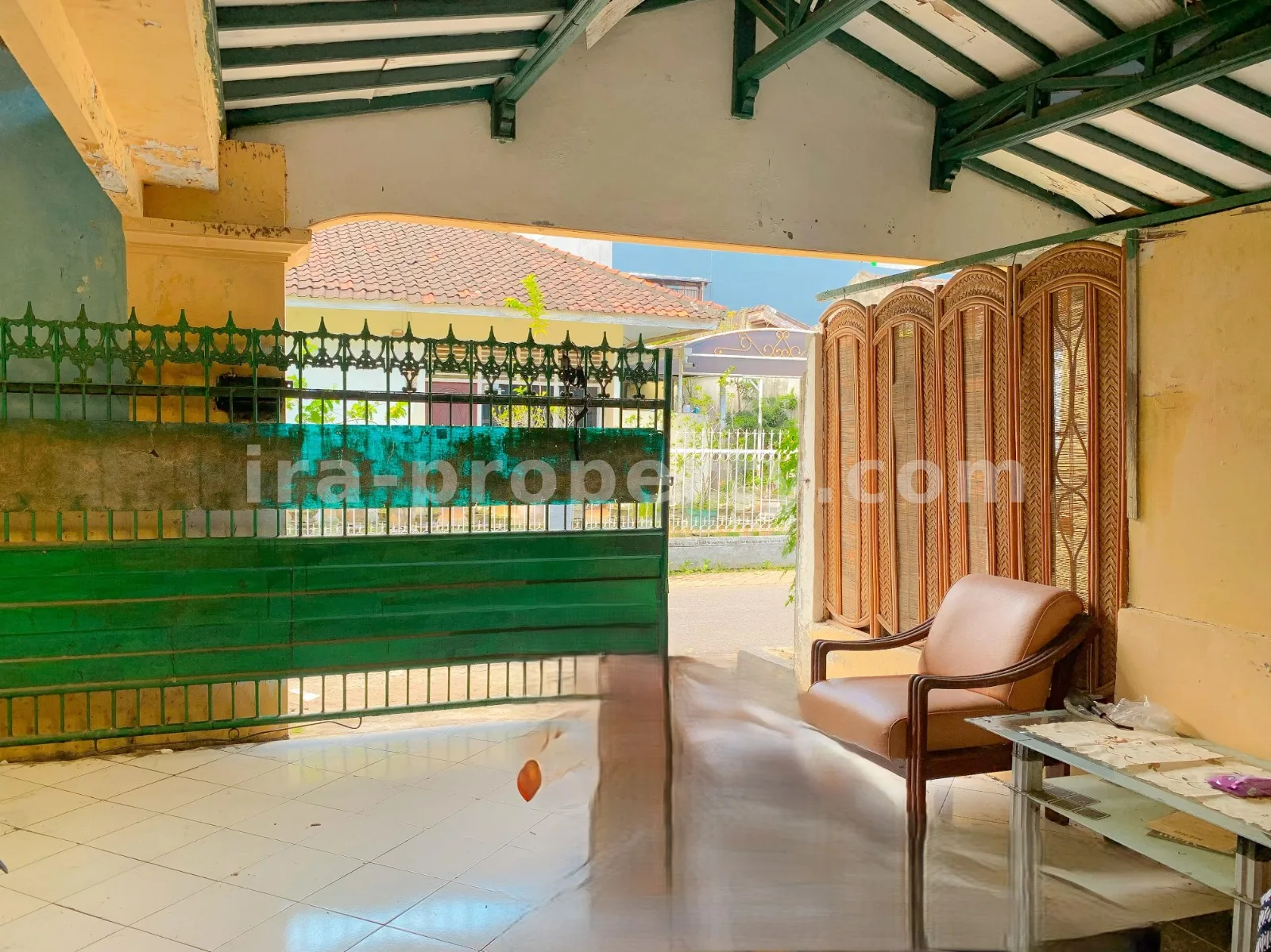 House with Boarding Rooms Near Mataram University, Matar,