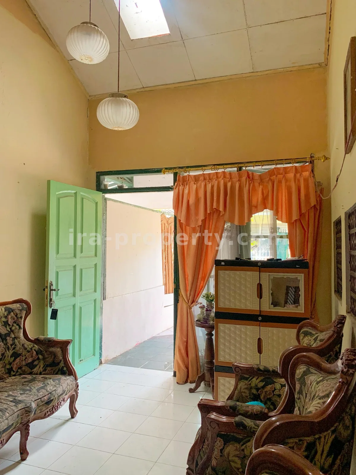 House with Boarding Rooms Near Mataram University, Matar,
