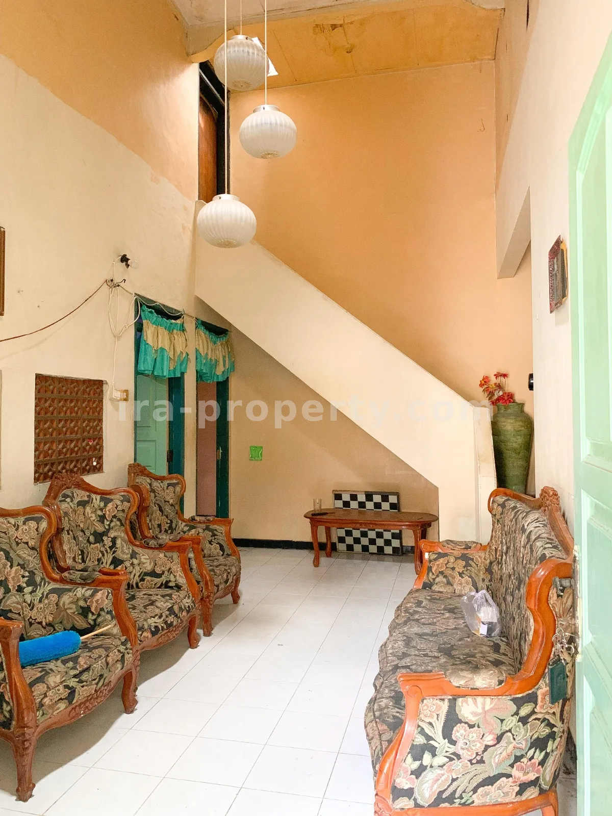 House with Boarding Rooms Near Mataram University, Matar,