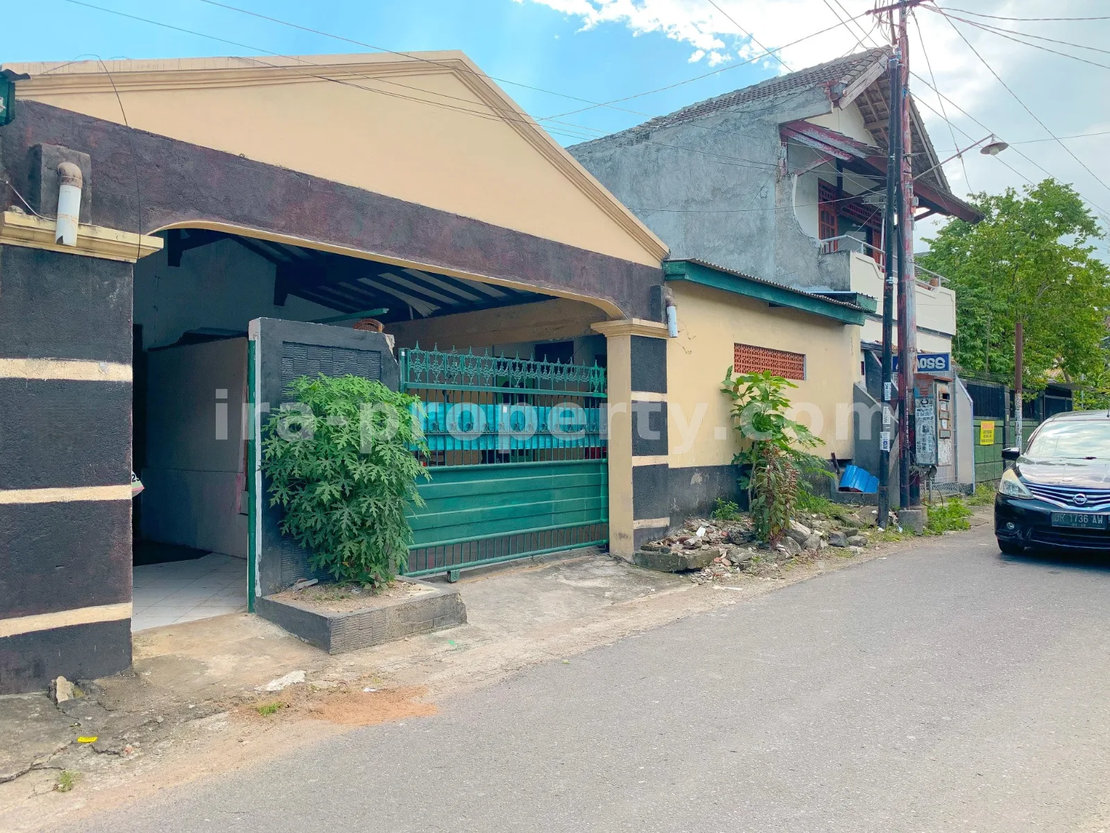 House with Boarding Rooms Near Mataram University, Matar,