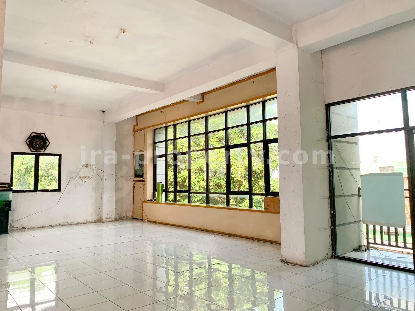 5 Units of 3-Storey Shophouses on Main Road, Mataram