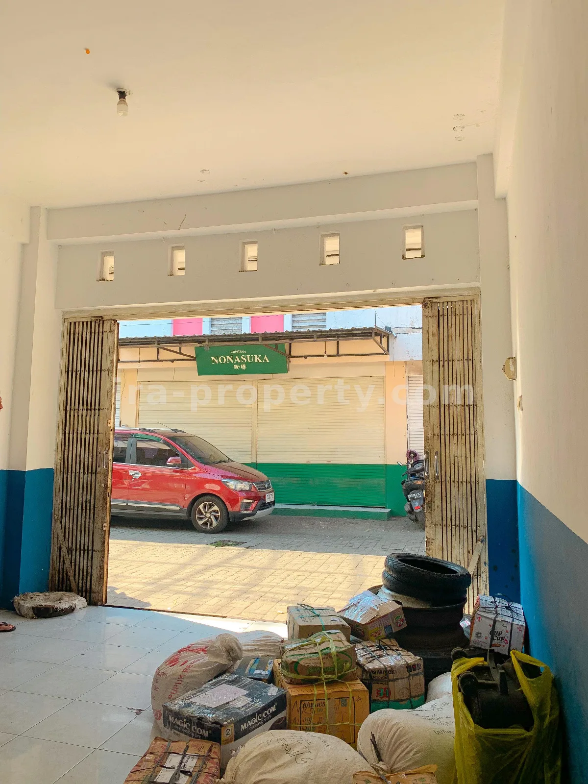 Shophouse for Sale in Gomong, Mataram