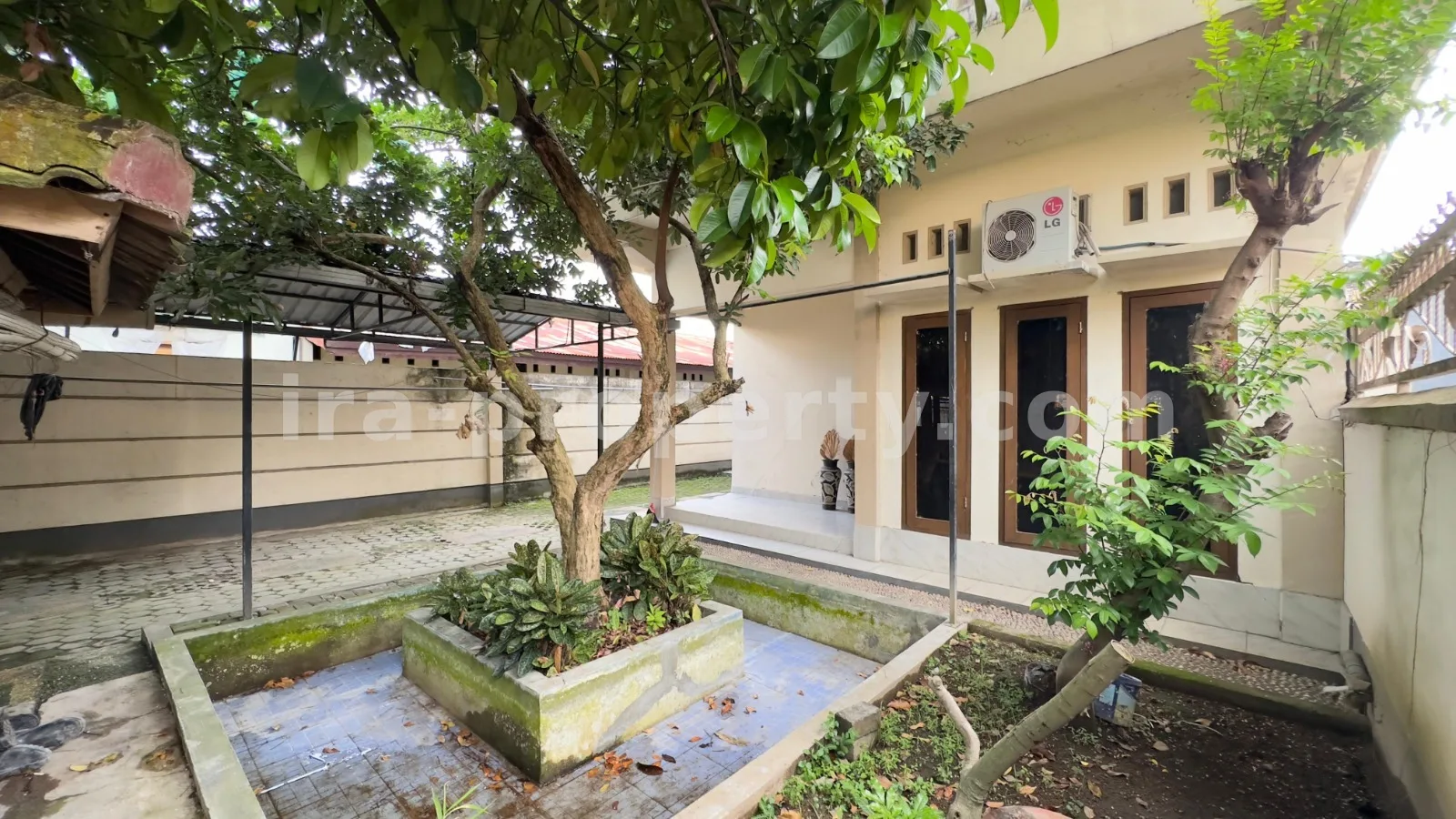 Affordable & Spacious 3-Storey House in Central Mataram
