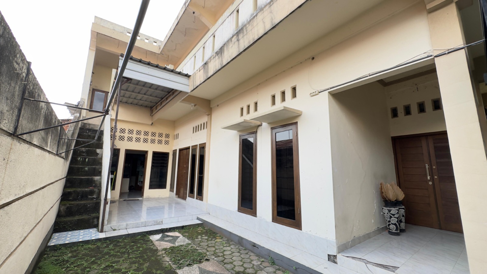 Affordable & Spacious 3-Storey House in Central Mataram