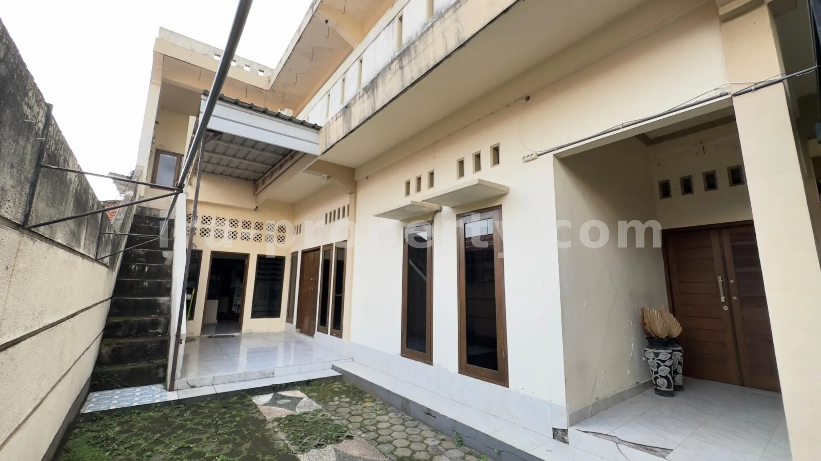 Affordable & Spacious 3-Storey House in Central Mataram
