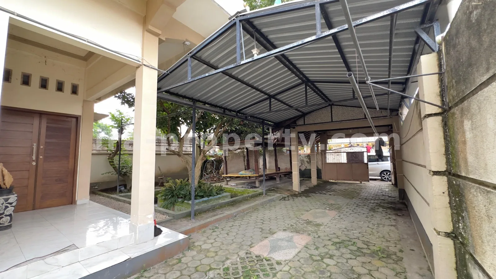 Affordable & Spacious 3-Storey House in Central Mataram