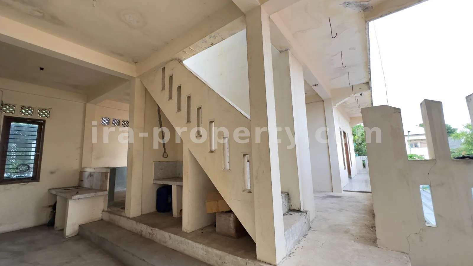 Affordable & Spacious 3-Storey House in Central Mataram