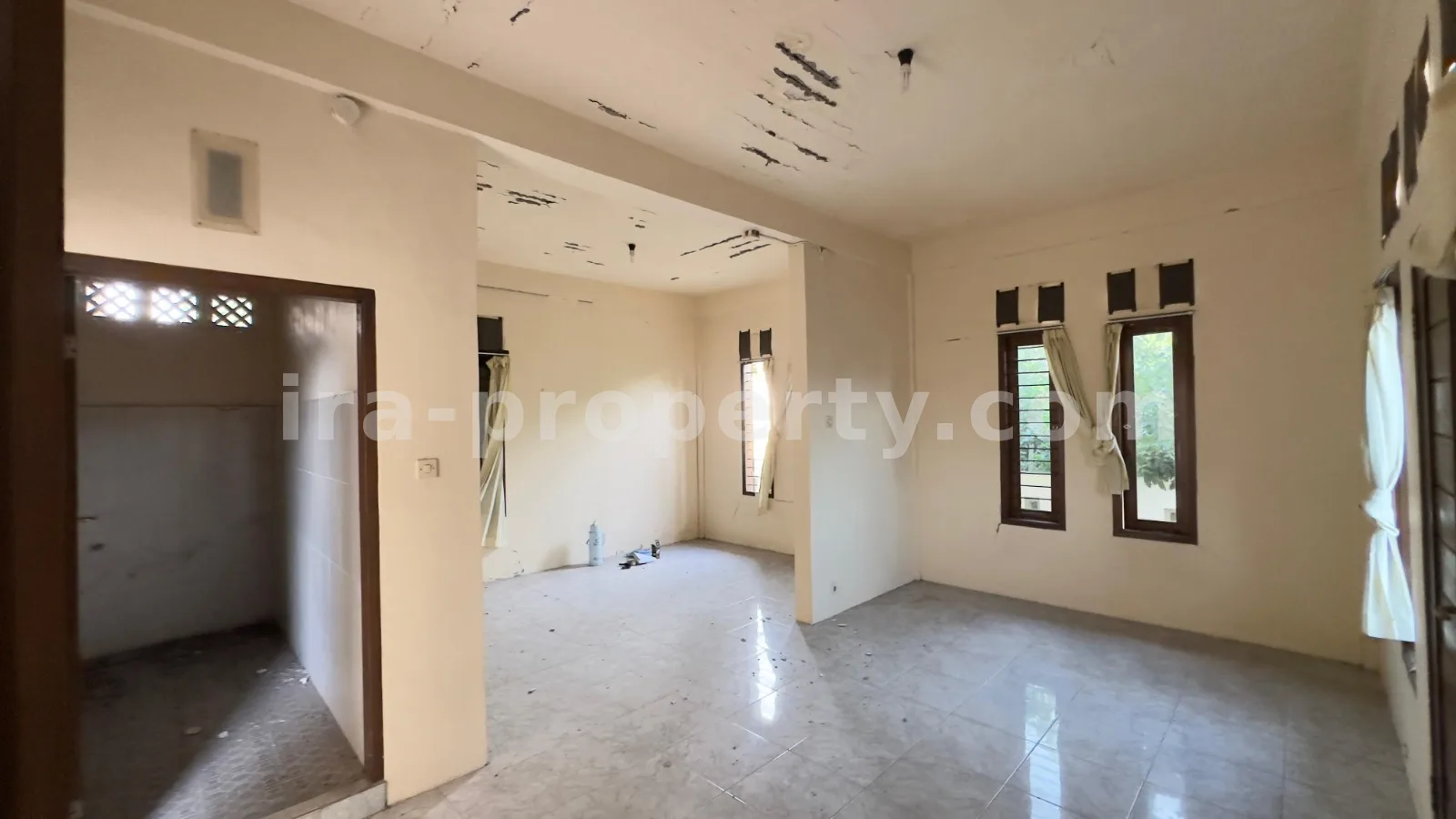 Affordable & Spacious 3-Storey House in Central Mataram