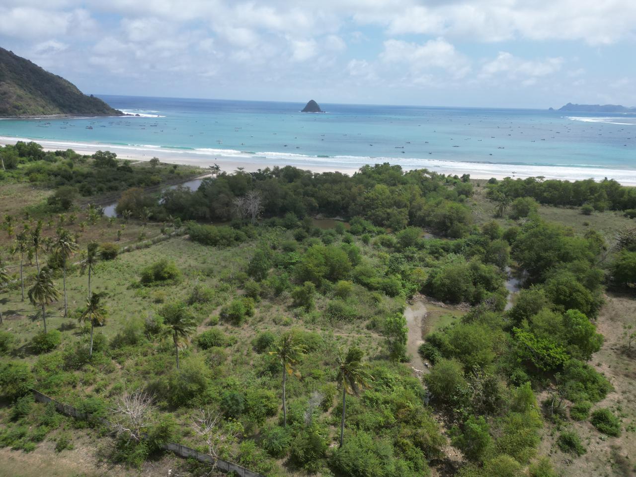 Code 513: Beachfront Land for Sale in Selong Belanak – Near Kuta Mandalika